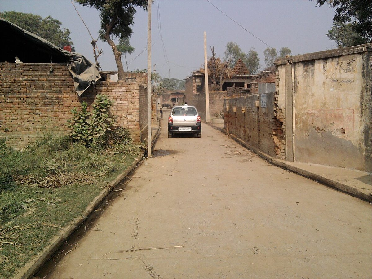 A road in the village Bahupura.jpg