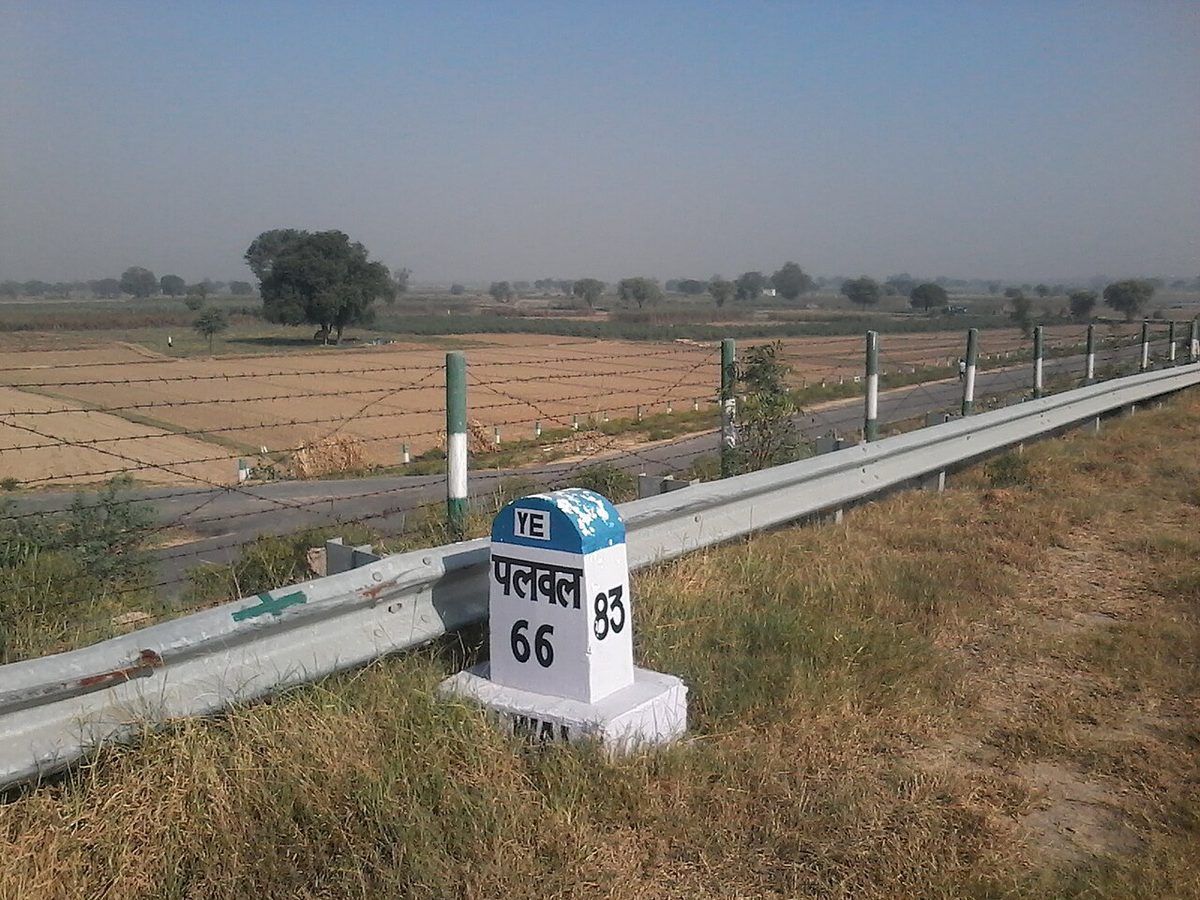 Yamuna Express way milestone near Bhidauni Village.jpg