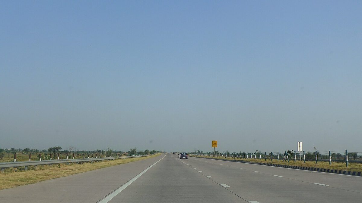 Yamuna Expressway Delhi - Agra.jpg